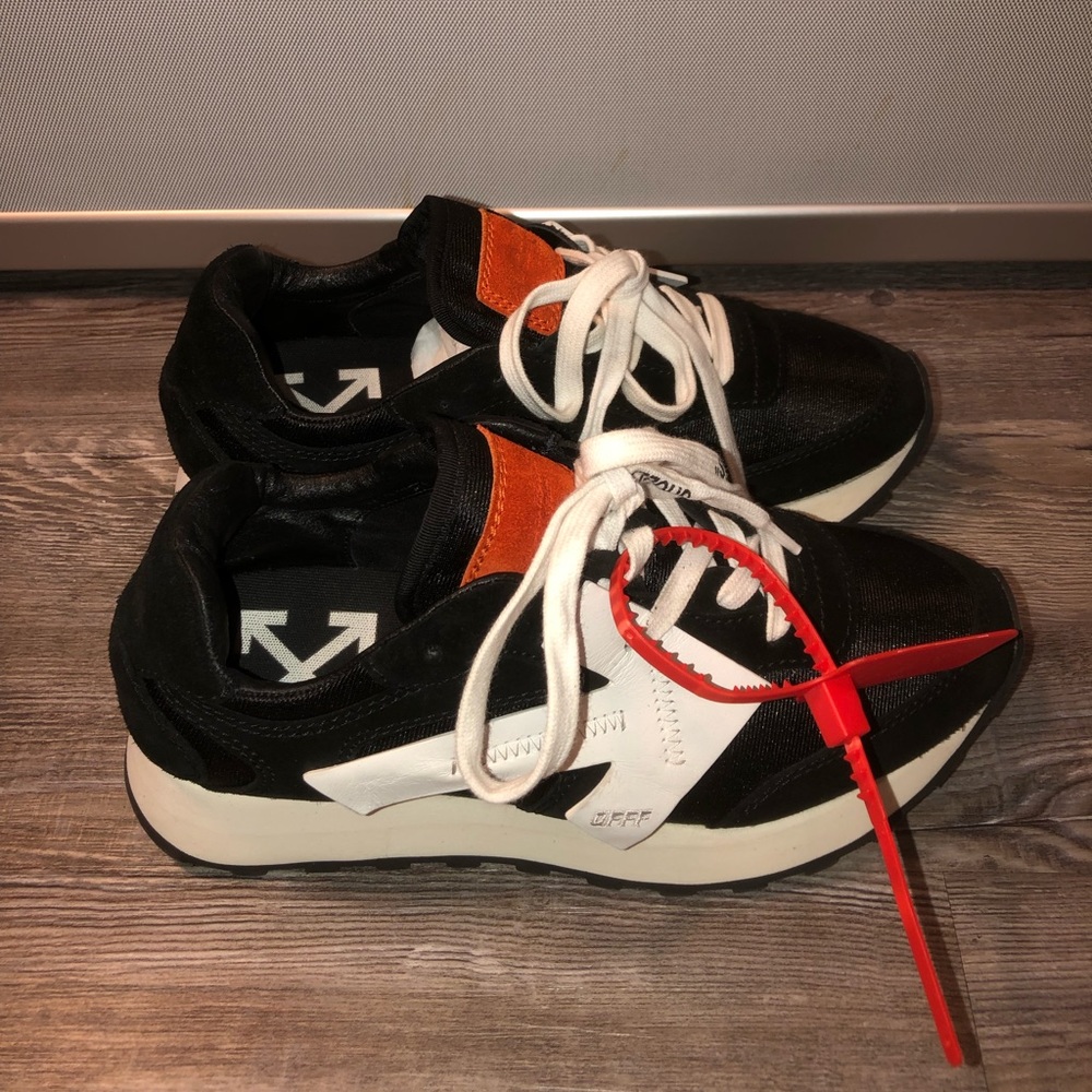 OFF-WHITE Hg runner Sneakers In Black